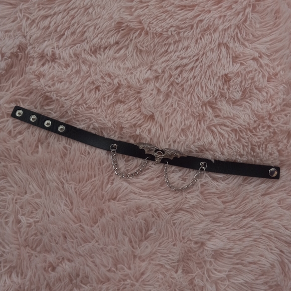 Avenge Sevenfold! Gothic choker with chains and winged skull! NWOT! - Picture 4 of 4
